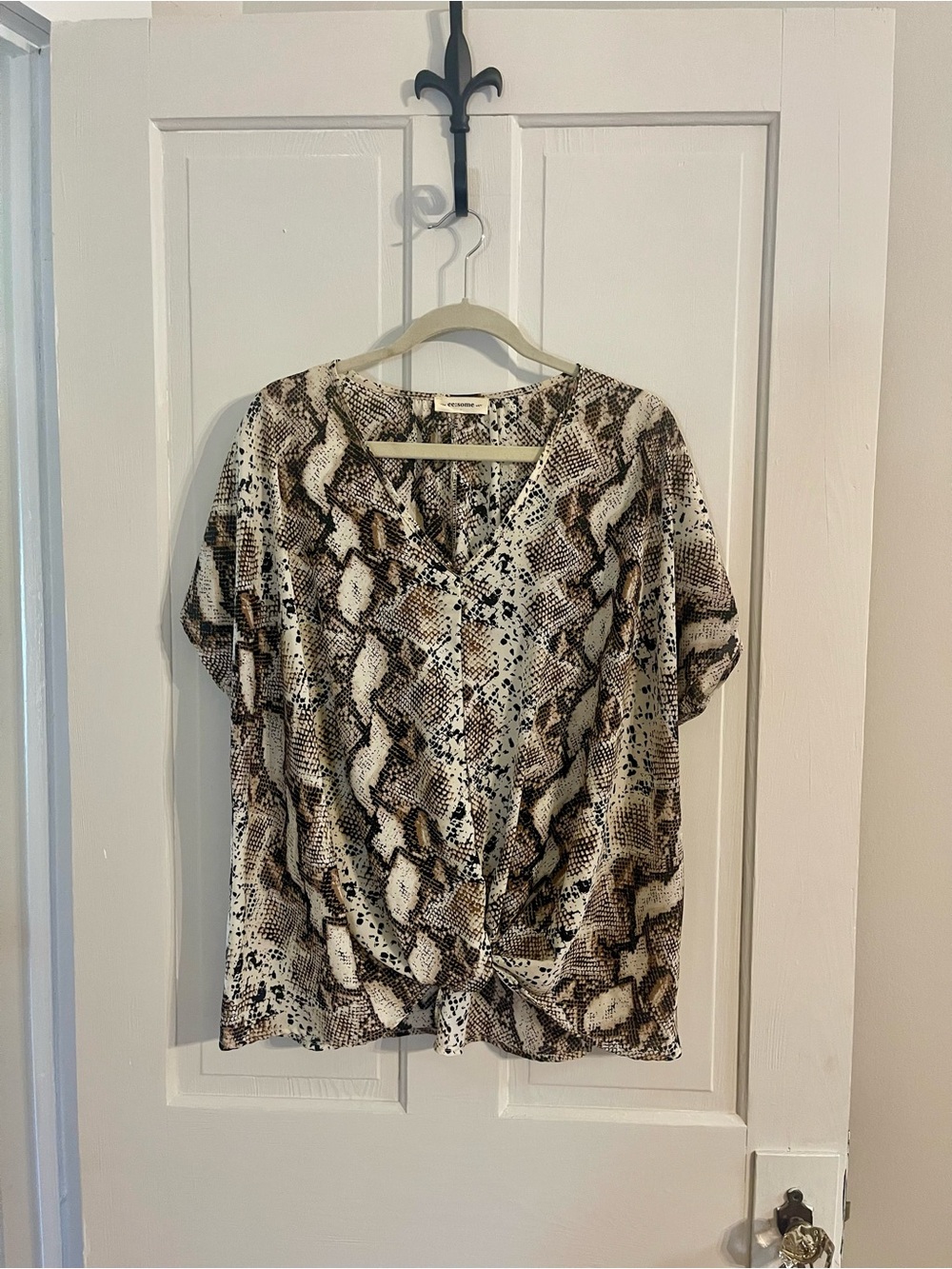 ee:some snake print shirt L